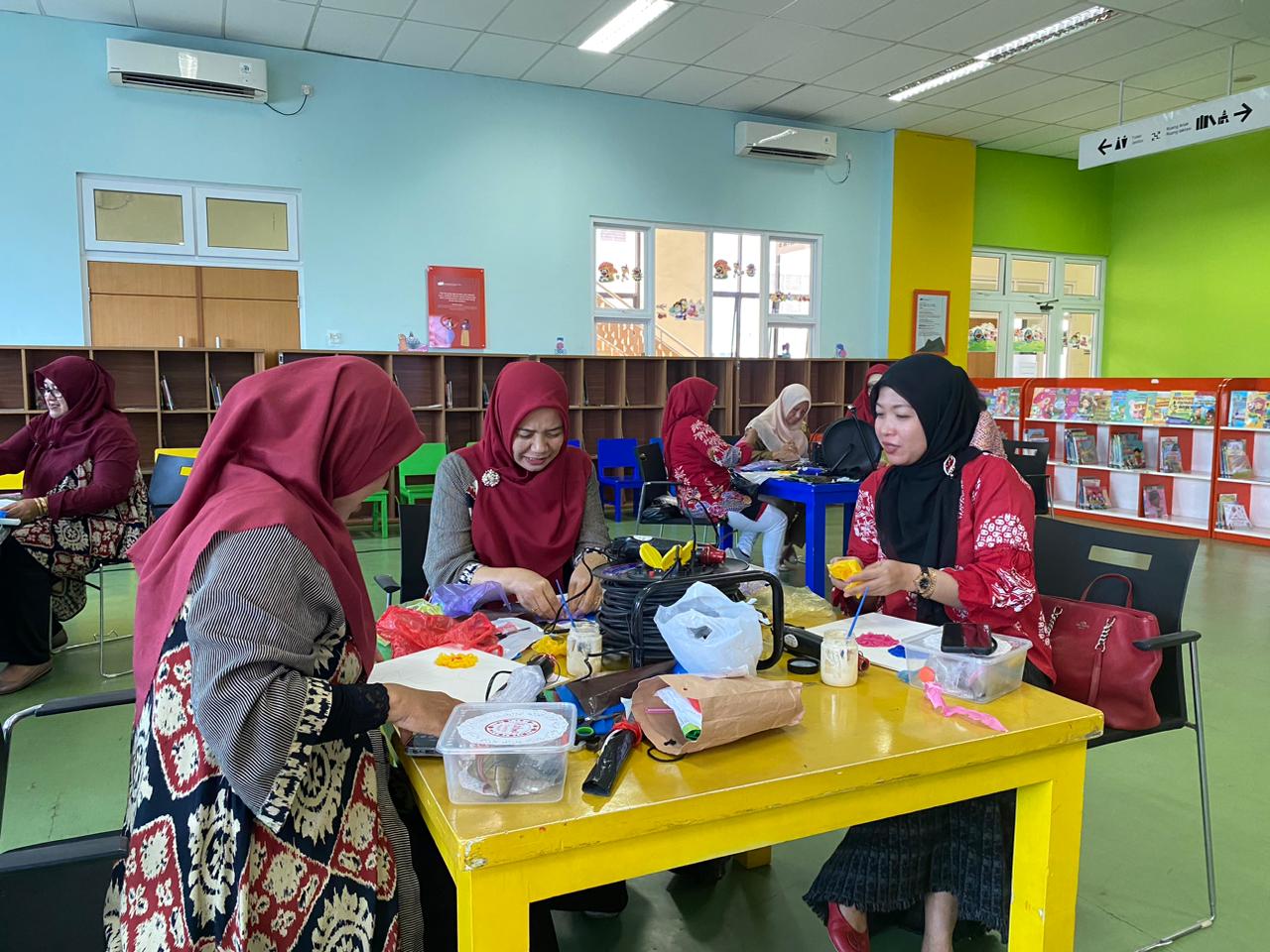 Workshop LiterAsyik : Bijak Mengelola Sampah Akan Mewujudkan Kesehatan Masyarakat Yang Lebih Baik Sebagai Bagian Dari Transformasi Perpustakaan Berbasis Inklusi Sosial Bersama Dharma Wanita Persatuan Dinas Perpustakaan Dan Kearsipan Provinsi DKI Jakarta